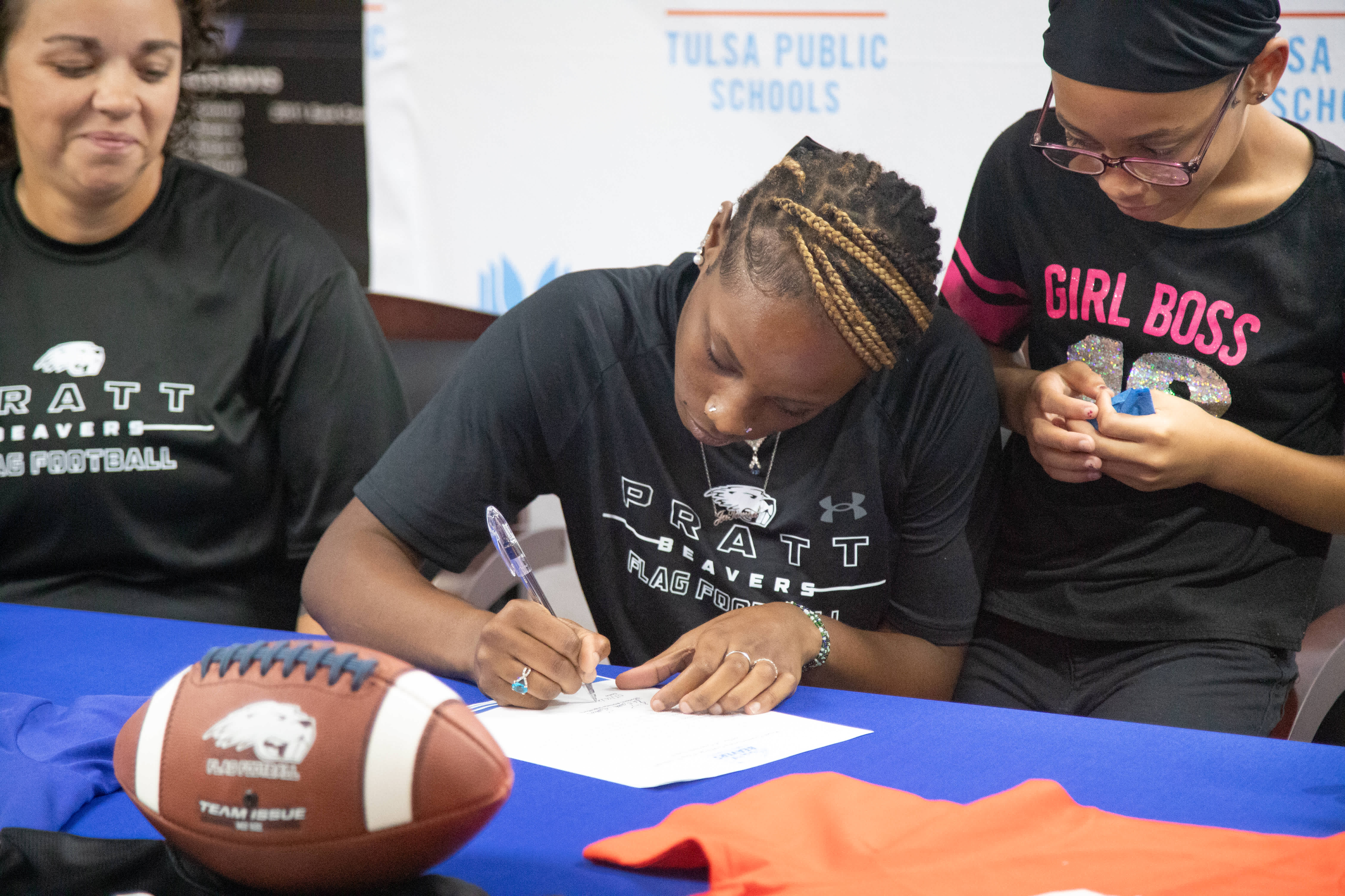 Jatavia Tarver signs to play flag football